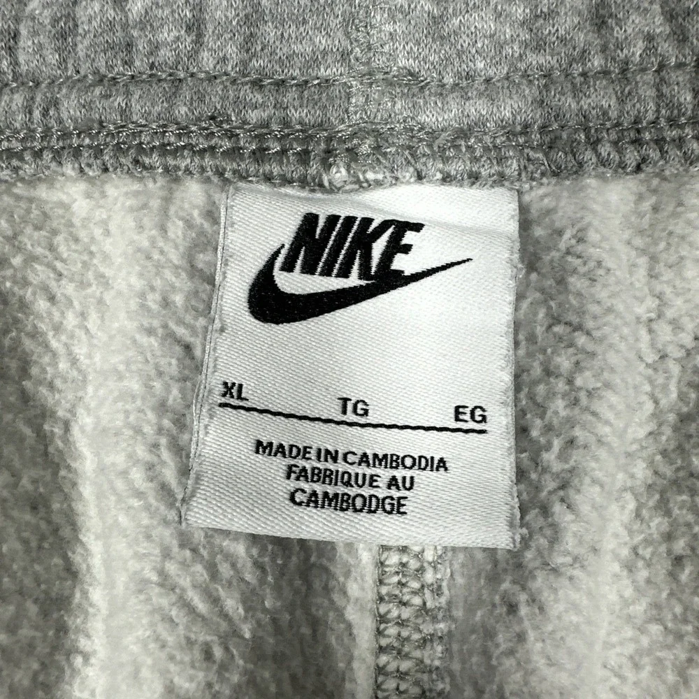 Nike Club Fleece Jogger Sweatpants Men's XL Gray Varsity Puff Print Logo